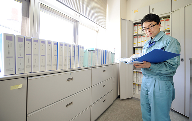 数字を見る。仕事を見る。そしてグループの未来を見る。経理の奥深さを楽しむ毎日。住友共同電力株式会社　経営管理部　経理チーム　秋月 雅俊