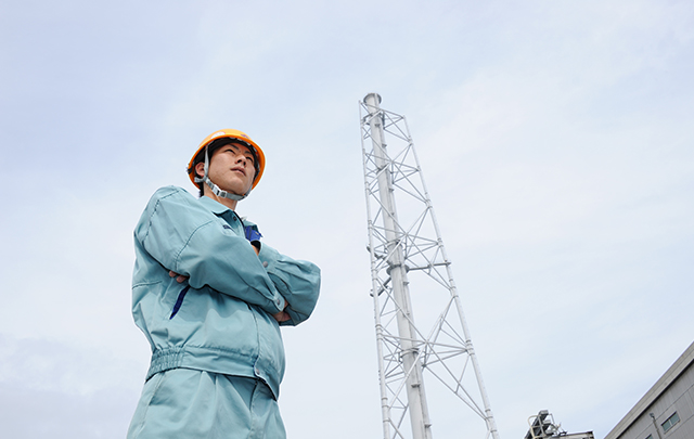 土木・建築の知識を電力事業で活かす。地域社会や産業の発展、そして人々の幸せにつながる実感を得ながら。住友共同電力株式会社　工務部　土木チーム　荒井 翔太