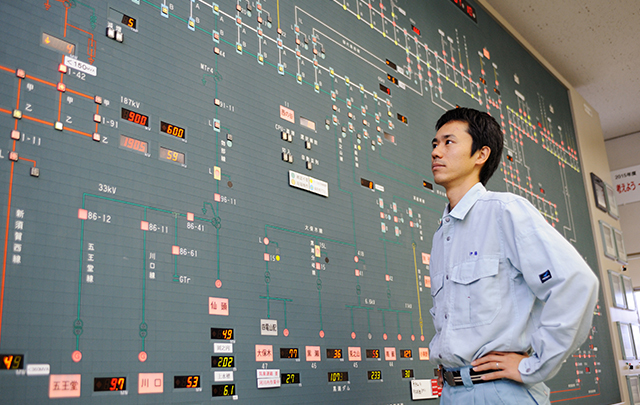 身につけた技術と新しい発想を武器に電力システム改革の最前線を走る。住友共同電力株式会社　発電部　水力変電課（NOC）伊藤 篤